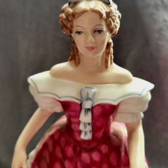 Gorgeous Royal Dulton sweet 16 figurine - Picture 6 of 10